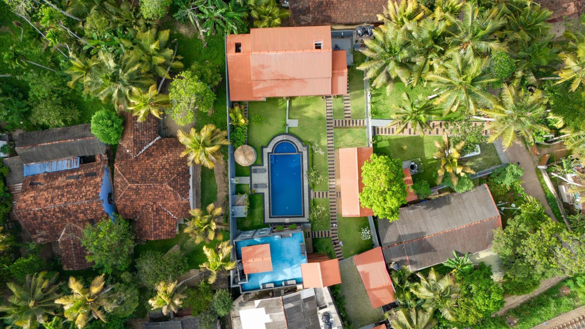 Hasthri Boutique Red Chalet In Ahangama With Pool Near Beach Ngoại thất bức ảnh